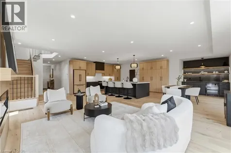 6124 Curlin Crescent Niagara Falls ON L2H 3W8