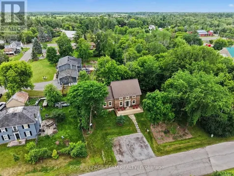 140 Creek Drive Ottawa ON K0A 1X0