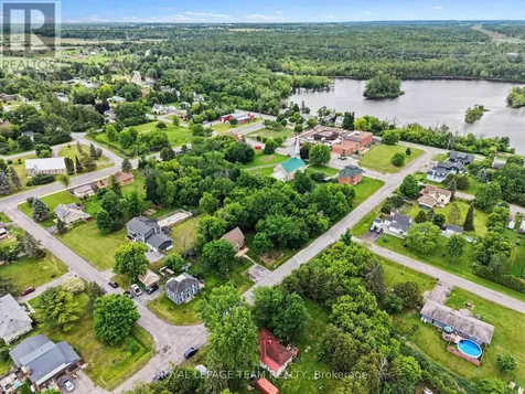 140 Creek Drive Ottawa ON K0A 1X0