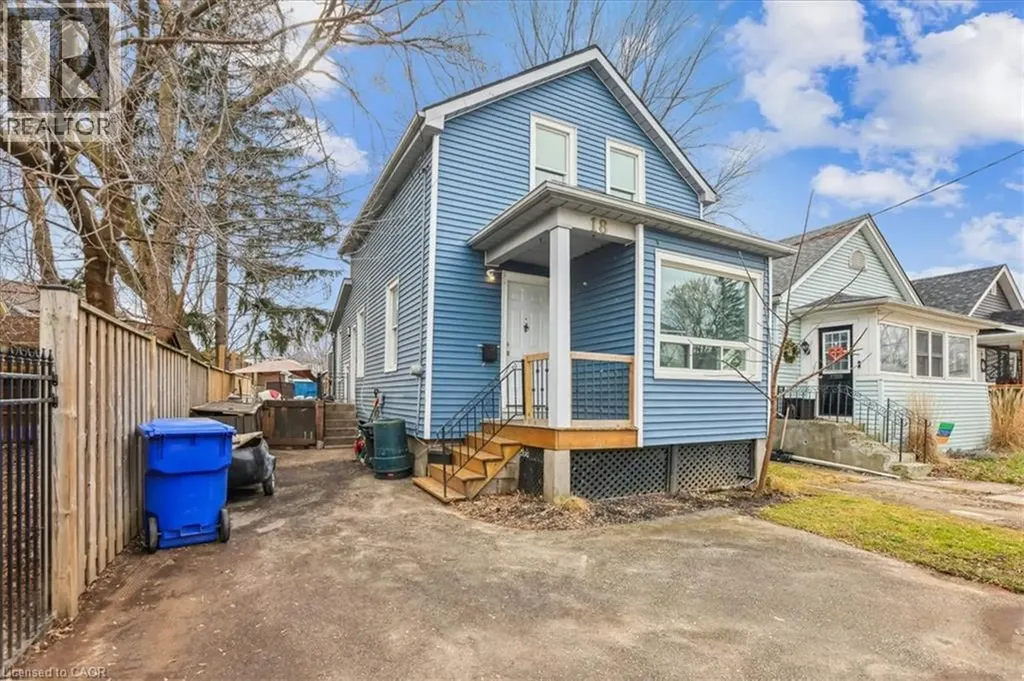 18 Linwood Street St. Catharines ON L2R 1H3
