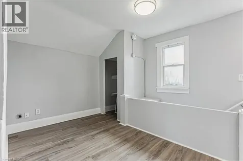 18 Linwood Street St. Catharines ON L2R 1H3