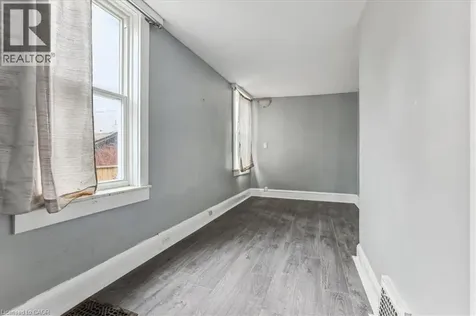 18 Linwood Street St. Catharines ON L2R 1H3