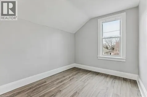 18 Linwood Street St. Catharines ON L2R 1H3