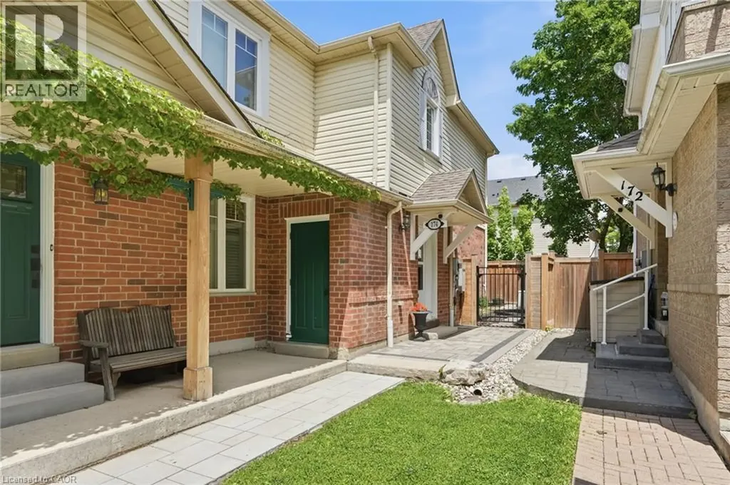 174 Fellowes Crescent Waterdown ON L8B 0M9