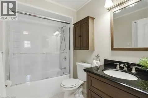 174 Fellowes Crescent Waterdown ON L8B 0M9