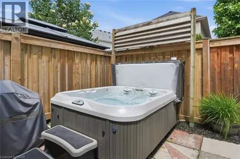 174 Fellowes Crescent Waterdown ON L8B 0M9