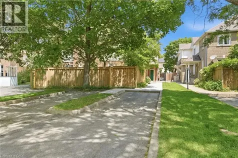 174 Fellowes Crescent Waterdown ON L8B 0M9