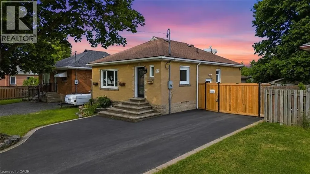 627 Upper Sherman Avenue Hamilton ON L8V 3M4