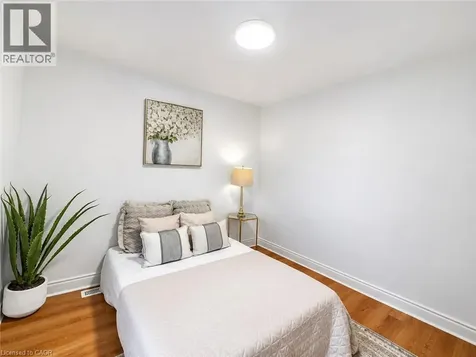 627 Upper Sherman Avenue Hamilton ON L8V 3M4