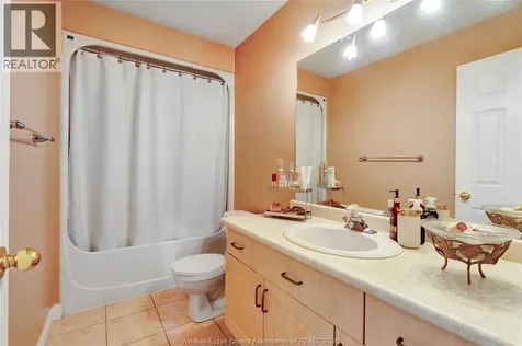 1078 Treverton Windsor ON N8P 1S5