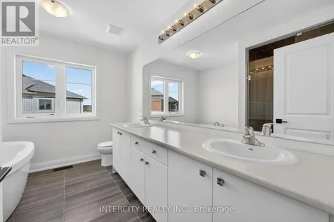 22 Legacy Circle Wasaga Beach ON L9Z 0L8