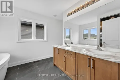 16 Legacy Circle Wasaga Beach ON L9Z 0L8