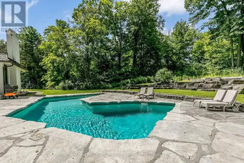 1865 Davis Drive West King ON L3Y 4V9
