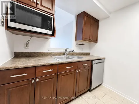 35 Holland Avenue Ottawa ON K1Y 4S2