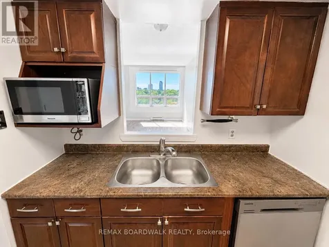 35 Holland Avenue Ottawa ON K1Y 4S2