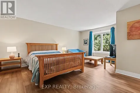 1856 Summerfields Crescent Ottawa ON K1C 7B7