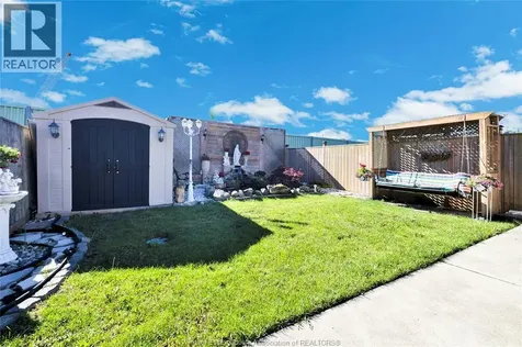 11266 Timber Bay Crescent Windsor ON N8R 2L2