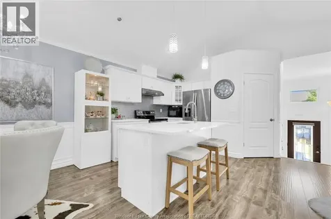 11266 Timber Bay Crescent Windsor ON N8R 2L2