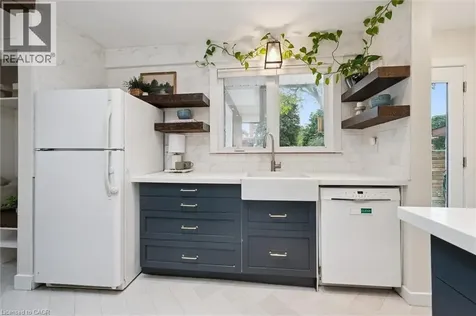 18 Jasper Court Kitchener ON N2E 1C6
