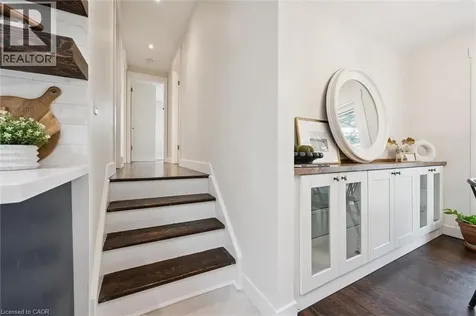 18 Jasper Court Kitchener ON N2E 1C6