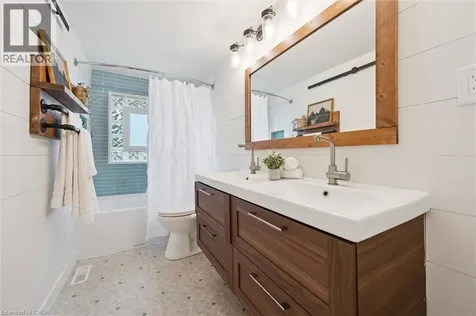 18 Jasper Court Kitchener ON N2E 1C6