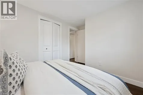 18 Jasper Court Kitchener ON N2E 1C6
