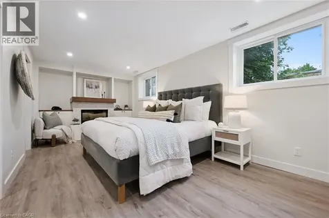 18 Jasper Court Kitchener ON N2E 1C6