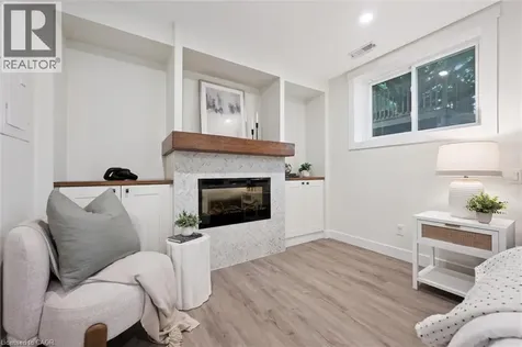 18 Jasper Court Kitchener ON N2E 1C6