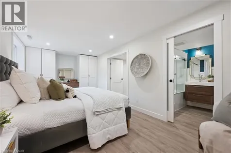 18 Jasper Court Kitchener ON N2E 1C6
