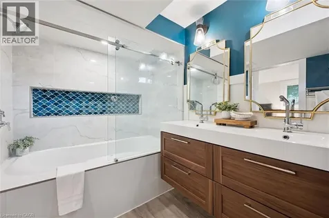 18 Jasper Court Kitchener ON N2E 1C6