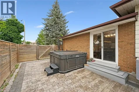 18 Jasper Court Kitchener ON N2E 1C6