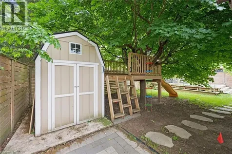 18 Jasper Court Kitchener ON N2E 1C6