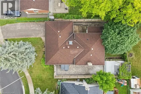 18 Jasper Court Kitchener ON N2E 1C6