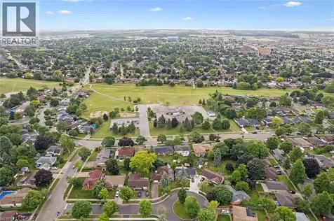 18 Jasper Court Kitchener ON N2E 1C6