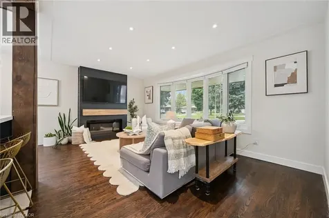 18 Jasper Court Kitchener ON N2E 1C6