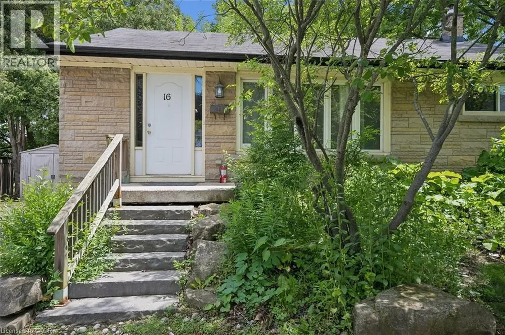 16 Beaucourt Place Hamilton ON L8S 2P7