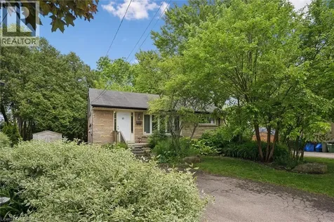16 Beaucourt Place Hamilton ON L8S 2P7