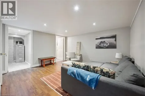 16 Beaucourt Place Hamilton ON L8S 2P7