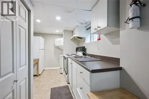 16 Beaucourt Place Hamilton ON L8S 2P7