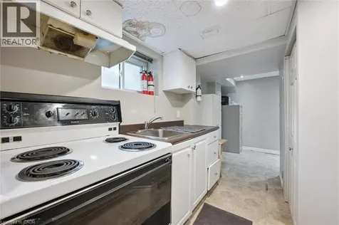 16 Beaucourt Place Hamilton ON L8S 2P7