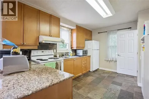 16 Beaucourt Place Hamilton ON L8S 2P7