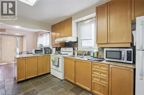 16 Beaucourt Place Hamilton ON L8S 2P7