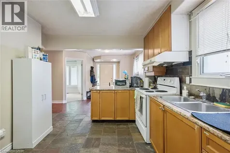 16 Beaucourt Place Hamilton ON L8S 2P7