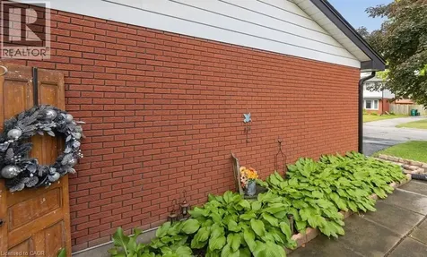 45 Arrowhead Crescent Kitchener ON N2P 1C1