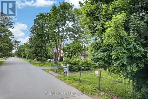 305 Mountbatten Avenue Ottawa ON K1H 5W2