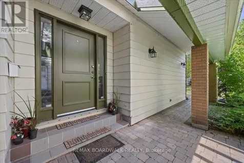 13 Pommel Crescent Ottawa ON K2M 1A3