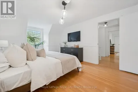 535 Sprucehill Avenue Waterloo ON N2L 4V8