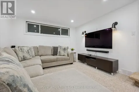 535 Sprucehill Avenue Waterloo ON N2L 4V8