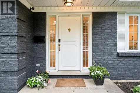 535 Sprucehill Avenue Waterloo ON N2L 4V8
