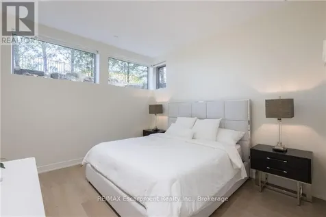1540 Watersedge Road Mississauga (clarkson) ON L5J 1A4